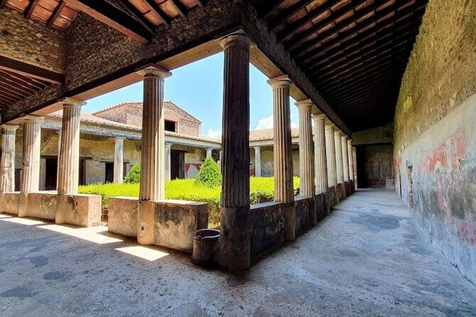 Day Trip of Pompeii, Herculaneum and Vesuvius from Naples - Herculaneum in 2 hours: why it feels smaller and more intact