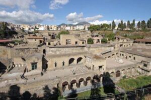 From Naples: Pompeii and Herculaneum Tour with Lunch - Meet-Up in Naples, Then a Bus Ride with Live Commentary