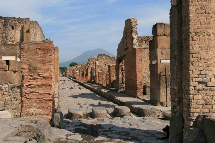 From Naples: Pompeii and Herculaneum Tour with Lunch - Morning in Pompeii: Theater, Baths, Necropolis, and Big Houses