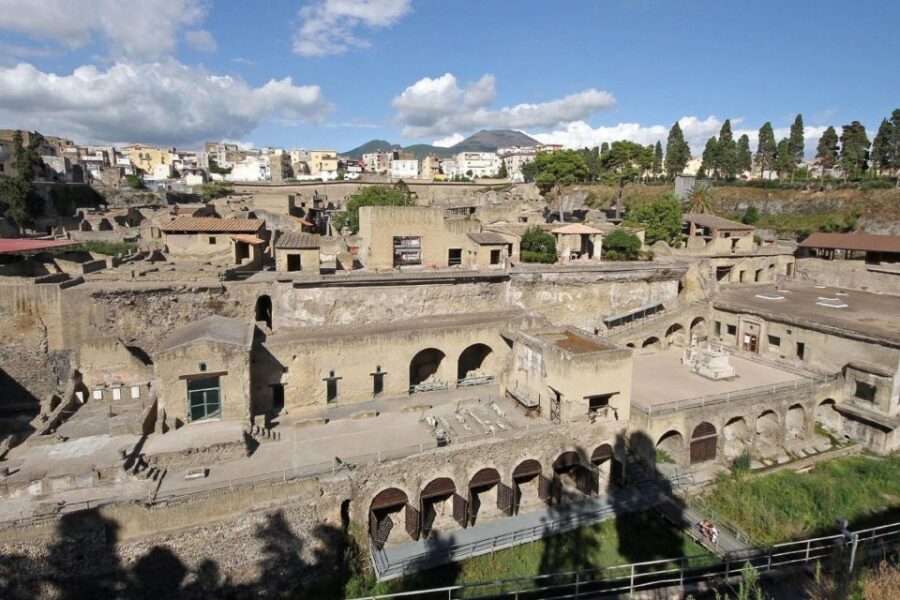 From Naples: Pompeii and Herculaneum Tour with Lunch - Meet-Up in Naples, Then a Bus Ride with Live Commentary