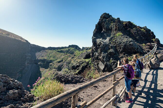 From Pompeii: Day Tour of Pompeii and Vesuvius with Bus Transfer - Bus comfort and the realities of group travel