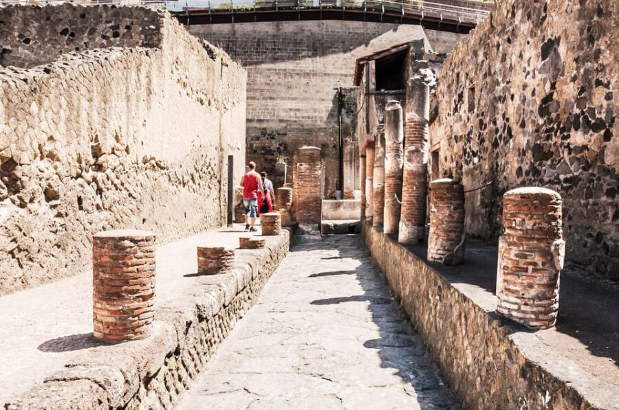 Herculaneum Guided Walking Tour with Entry Ticket - Herculaneum’s “smaller than Pompeii” effect (and why it matters)