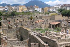 Herculaneum Ruins - Entering Parco Acheologico di Ercolano: How the Time Unfolds