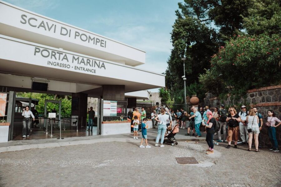 Naples: Pompeii and Mount Vesuvius Entry Tickets and Tour - Guides and Group Dynamics: Why Small-Group Feels Better Here