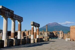 Pompeii and Vesuvius Small Group Tour From Naples with Pizza - Climbing Mt. Vesuvius: from 1,000 meters to crater views
